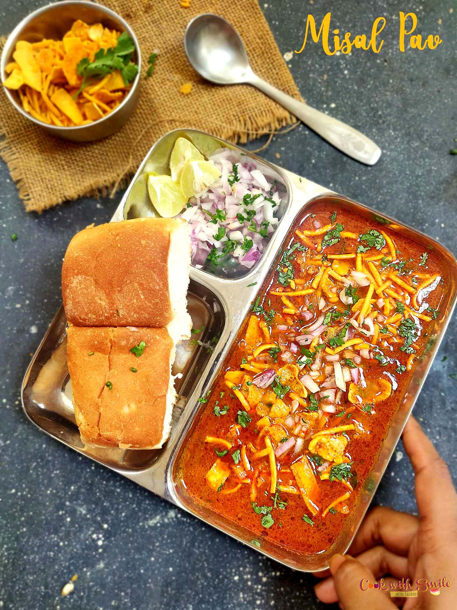 Puneri Misal Pav